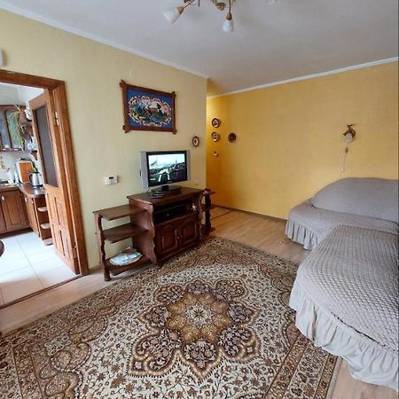 Apartment On Voli Avenue 21 Loetsk Buitenkant foto