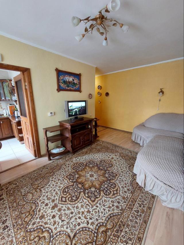 Apartment On Voli Avenue 21 Loetsk Buitenkant foto